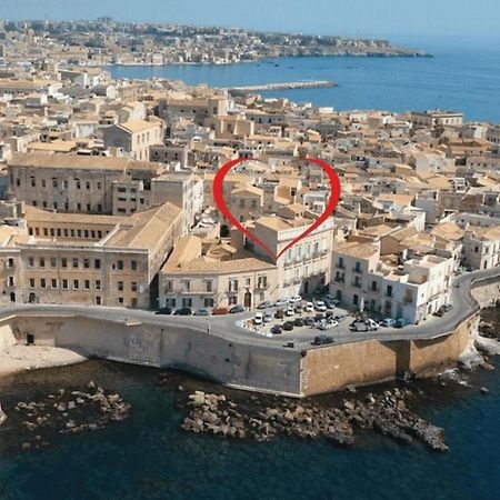 Casa Nagale- Una Suite Di Charme Nel Cuore Di Ortigia A 50 Mt Dal Mare Syracuse Bagian luar foto