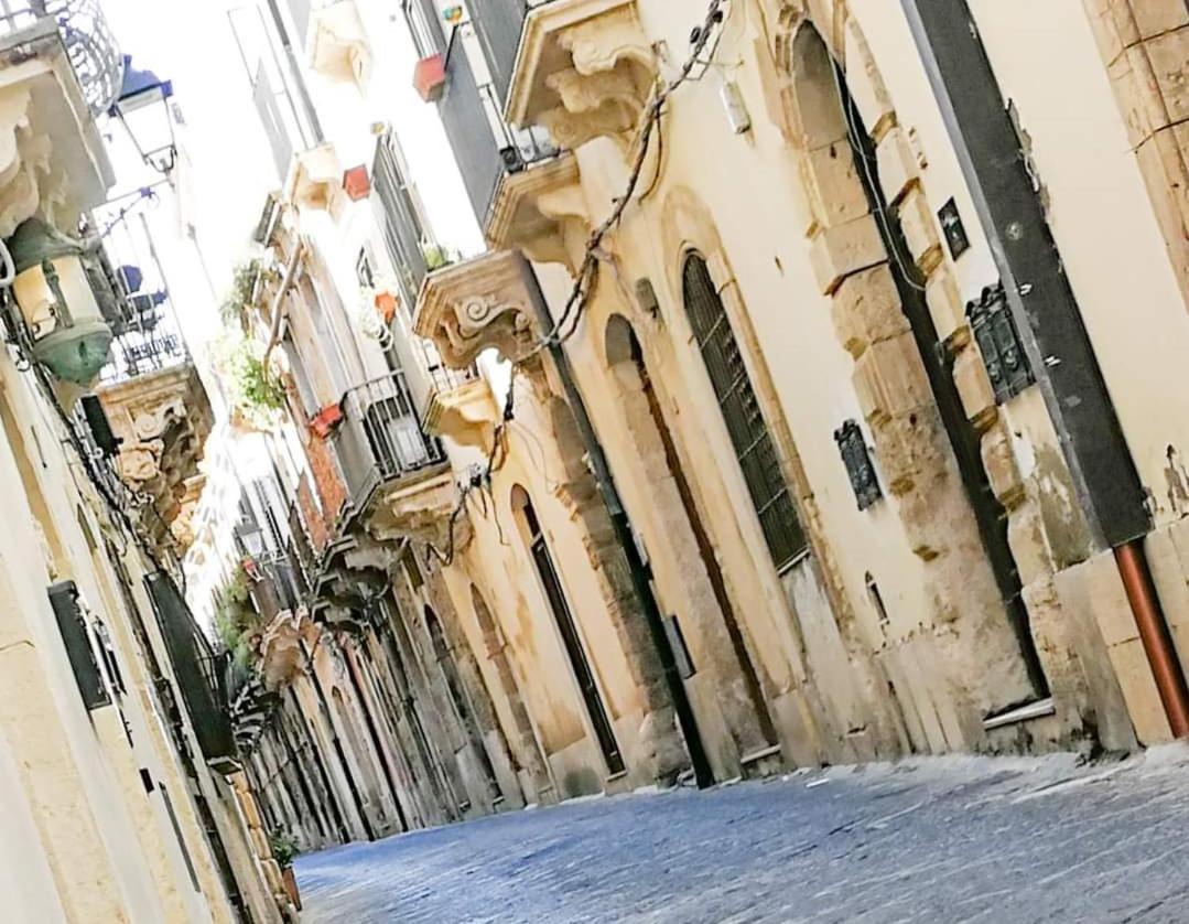 Casa Nagale- Una Suite Di Charme Nel Cuore Di Ortigia A 50 Mt Dal Mare Syracuse Bagian luar foto