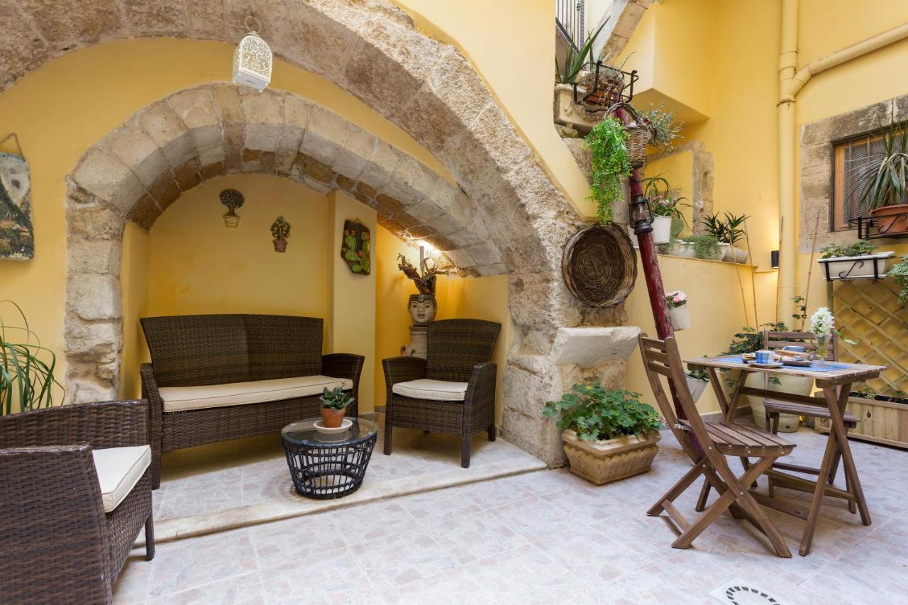 Casa Nagale- Una Suite Di Charme Nel Cuore Di Ortigia A 50 Mt Dal Mare Syracuse Bagian luar foto