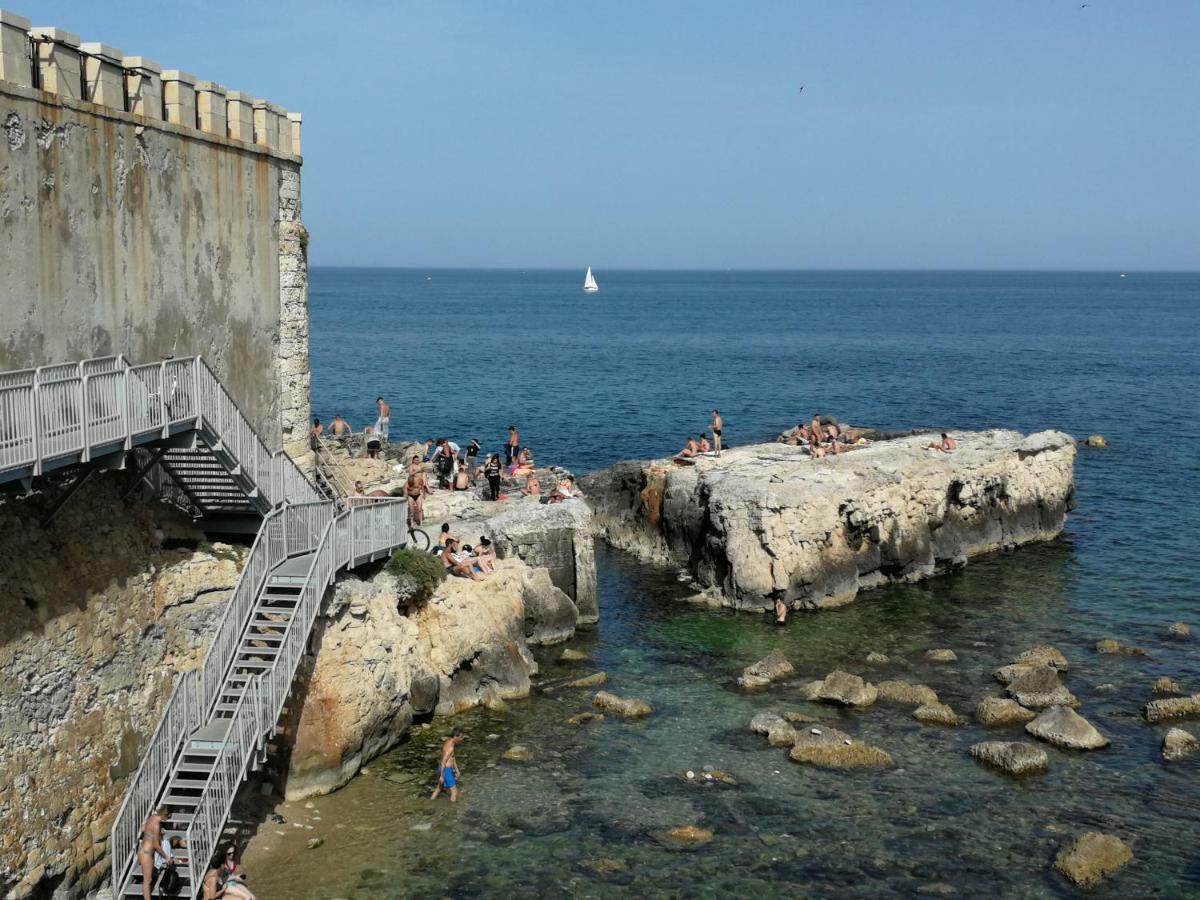 Casa Nagale- Una Suite Di Charme Nel Cuore Di Ortigia A 50 Mt Dal Mare Syracuse Bagian luar foto
