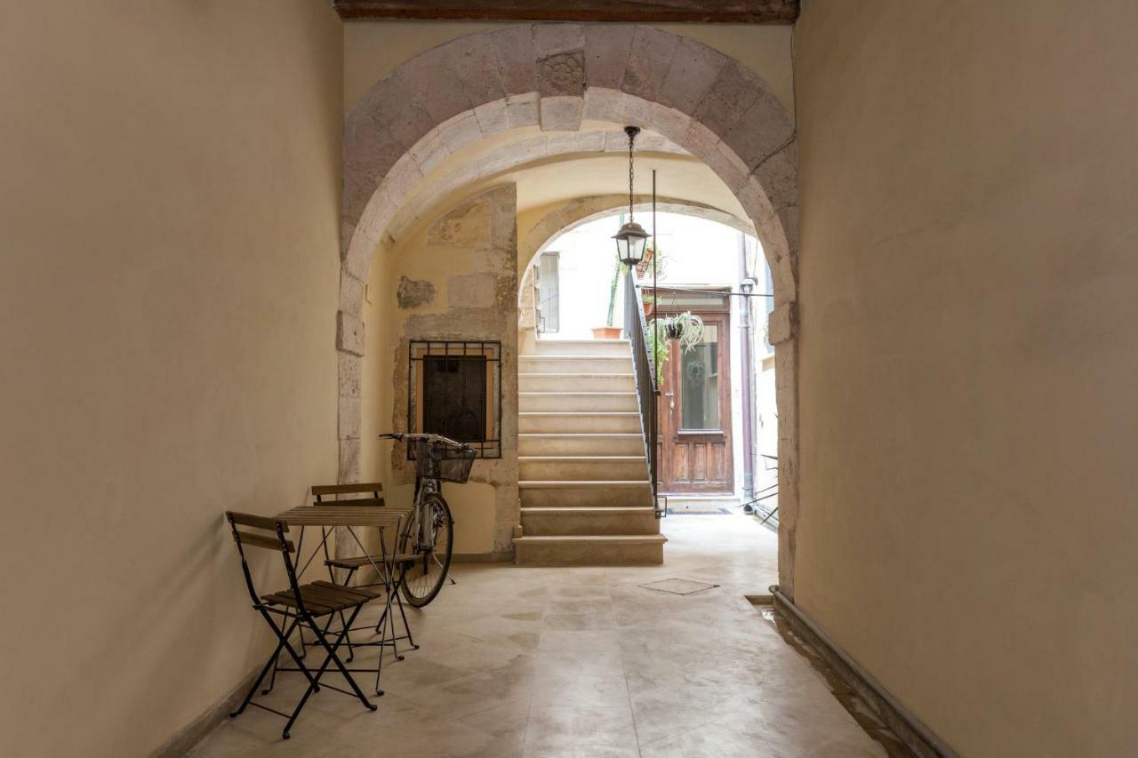 Casa Nagale- Una Suite Di Charme Nel Cuore Di Ortigia A 50 Mt Dal Mare Syracuse Bagian luar foto