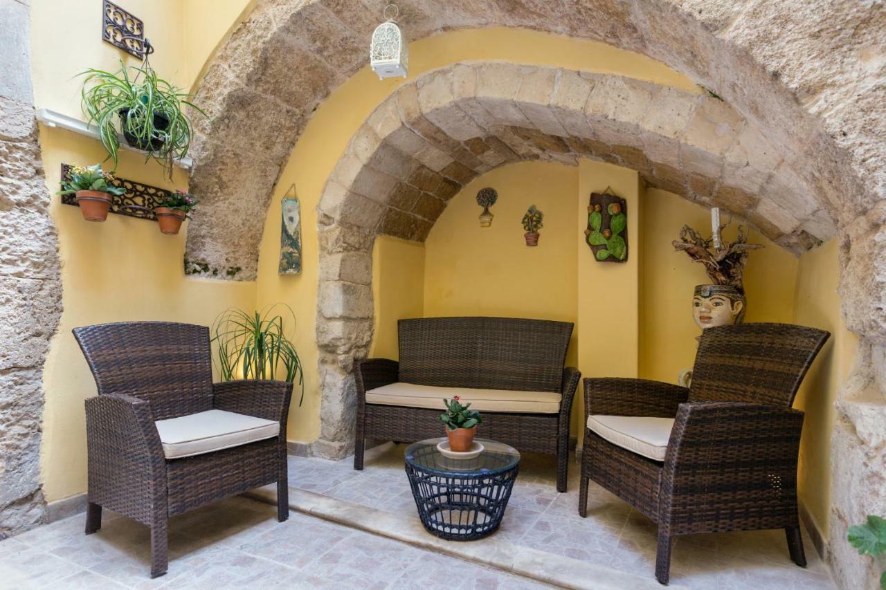Casa Nagale- Una Suite Di Charme Nel Cuore Di Ortigia A 50 Mt Dal Mare Syracuse Bagian luar foto
