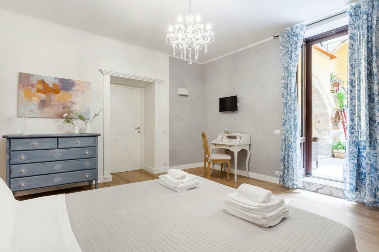 Casa Nagale- Una Suite Di Charme Nel Cuore Di Ortigia A 50 Mt Dal Mare Syracuse Bagian luar foto