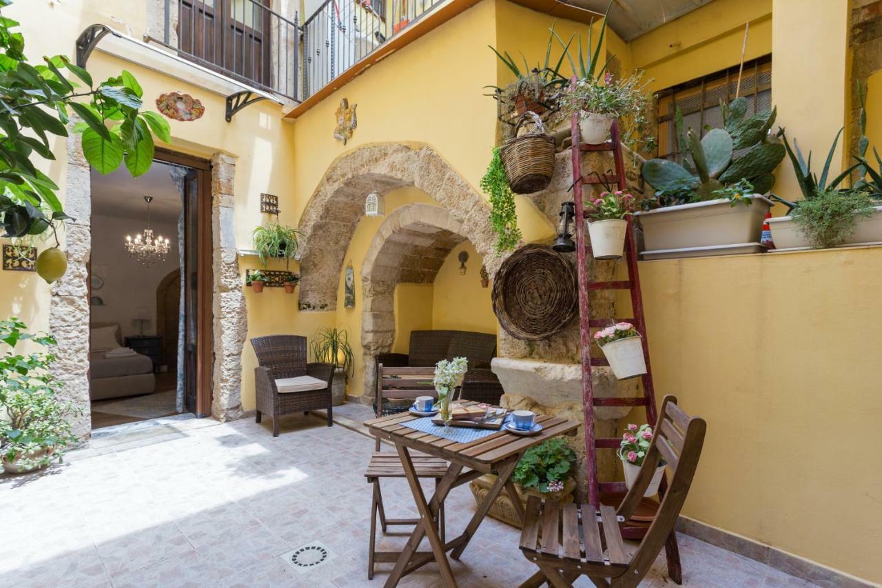 Casa Nagale- Una Suite Di Charme Nel Cuore Di Ortigia A 50 Mt Dal Mare Syracuse Bagian luar foto