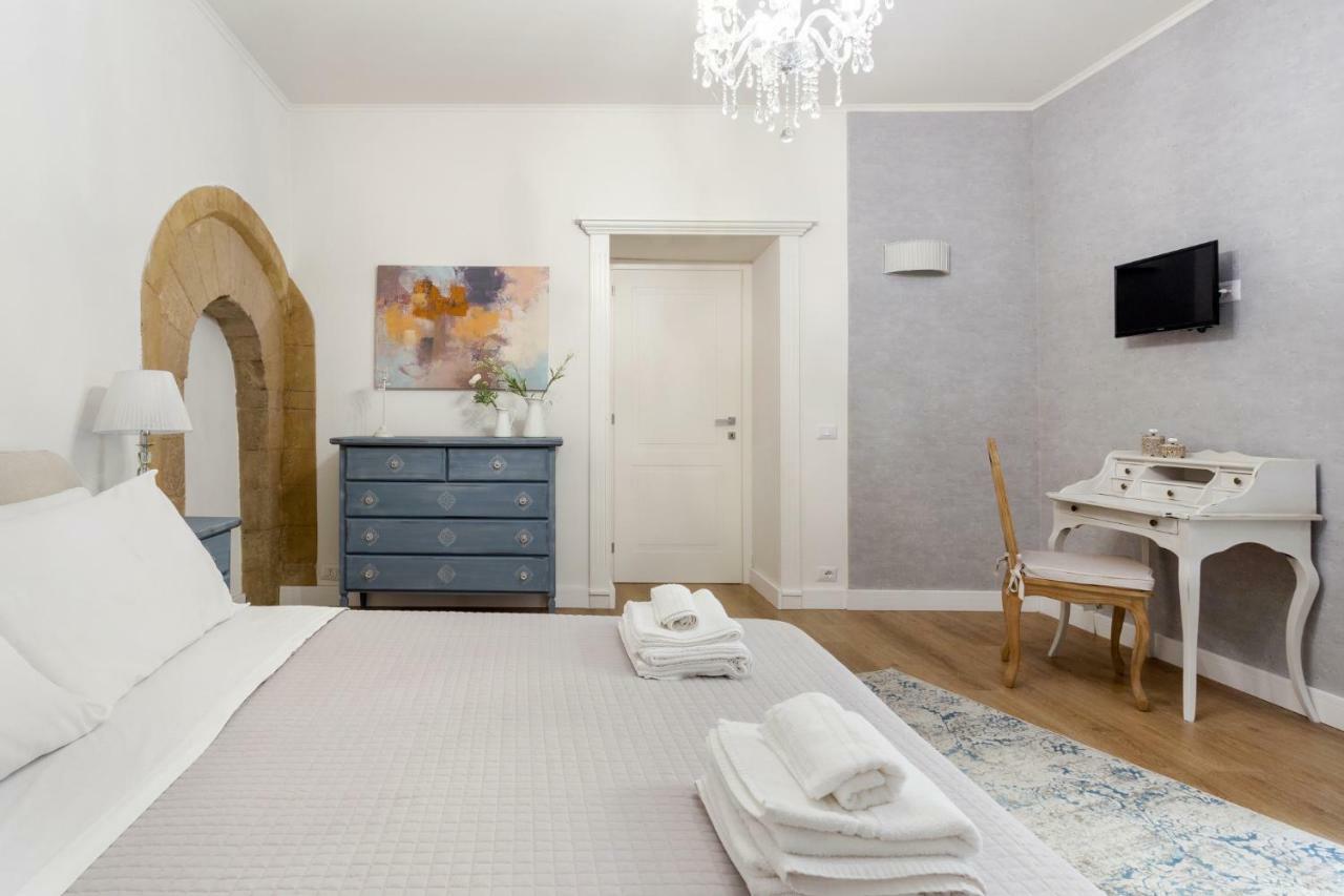 Casa Nagale- Una Suite Di Charme Nel Cuore Di Ortigia A 50 Mt Dal Mare Syracuse Bagian luar foto