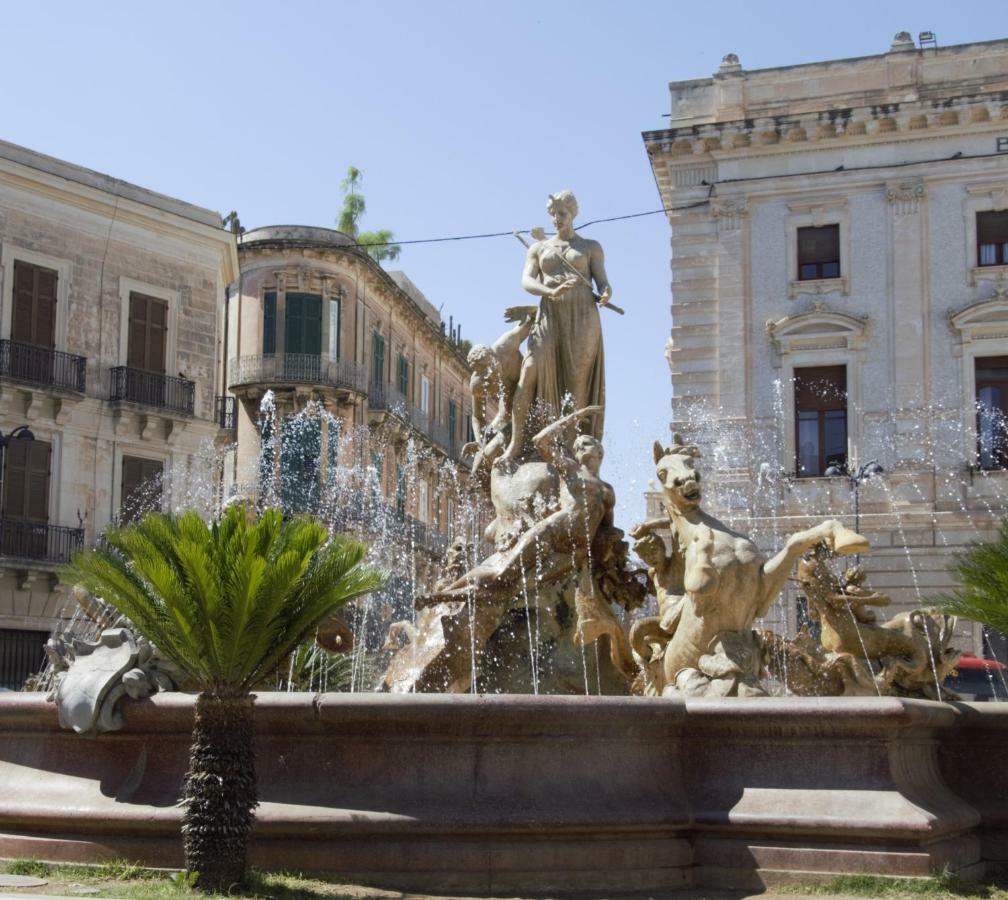 Casa Nagale- Una Suite Di Charme Nel Cuore Di Ortigia A 50 Mt Dal Mare Syracuse Bagian luar foto