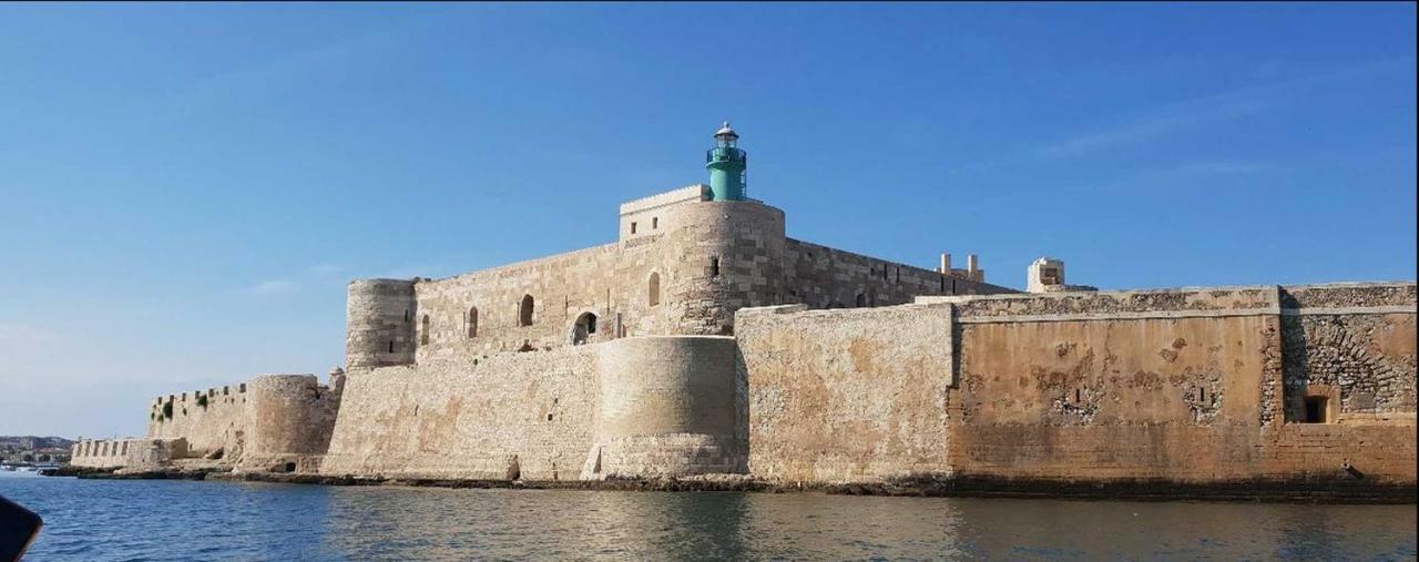 Casa Nagale- Una Suite Di Charme Nel Cuore Di Ortigia A 50 Mt Dal Mare Syracuse Bagian luar foto