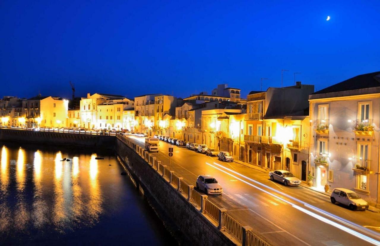 Casa Nagale- Una Suite Di Charme Nel Cuore Di Ortigia A 50 Mt Dal Mare Syracuse Bagian luar foto