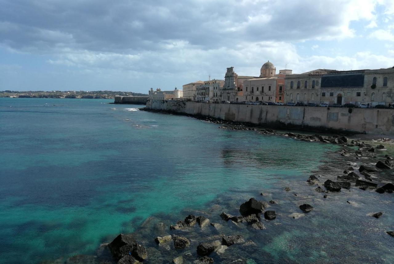 Casa Nagale- Una Suite Di Charme Nel Cuore Di Ortigia A 50 Mt Dal Mare Syracuse Bagian luar foto