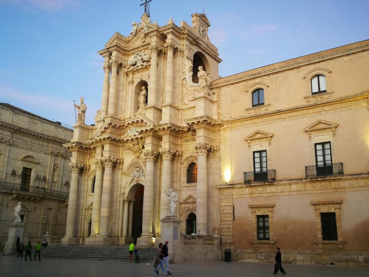 Casa Nagale- Una Suite Di Charme Nel Cuore Di Ortigia A 50 Mt Dal Mare Syracuse Bagian luar foto