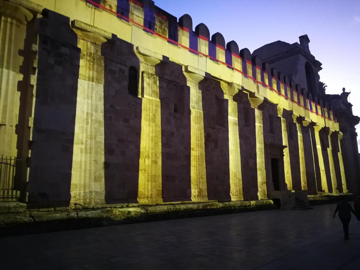 Casa Nagale- Una Suite Di Charme Nel Cuore Di Ortigia A 50 Mt Dal Mare Syracuse Bagian luar foto