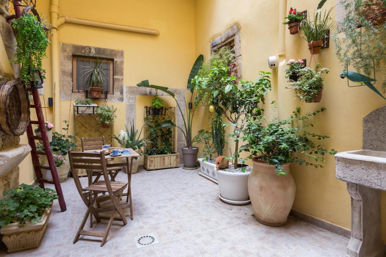 Casa Nagale- Una Suite Di Charme Nel Cuore Di Ortigia A 50 Mt Dal Mare Syracuse Bagian luar foto